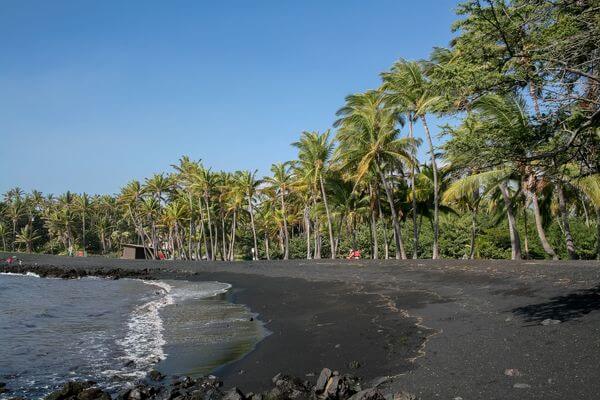 夏威夷景点推荐- 普纳鲁吾黑沙滩